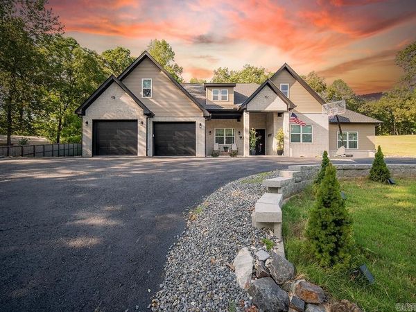 820 N Moore Road, Hot Springs, AR 71913