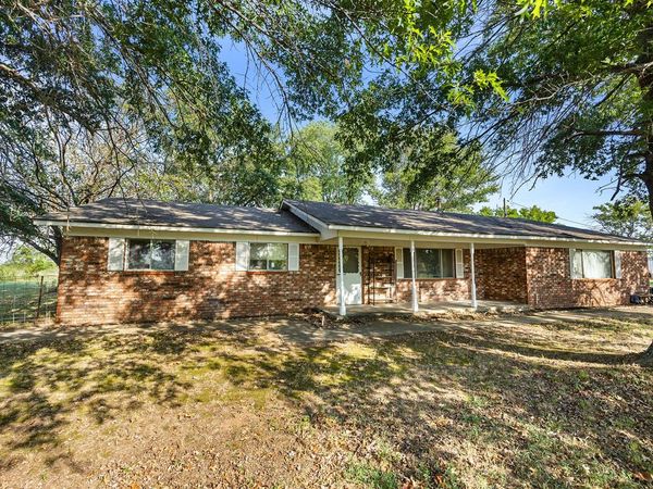 2688 W 627 , Chouteau, OK 74337
