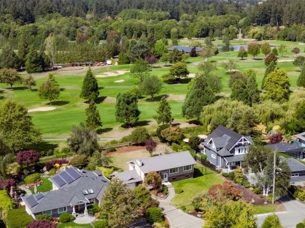 5348 Parker Ave, Saanich, BC V8Y 2M9