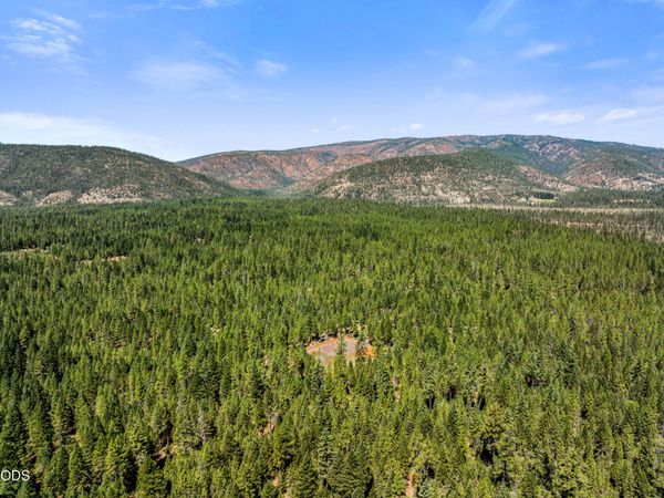 631 Kinnikinnick Drive, O'Brien, OR 97534