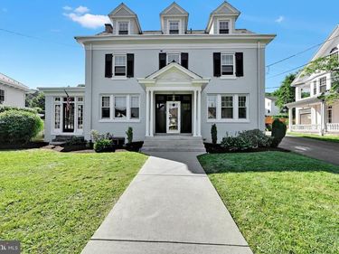 1805 MAHANTONGO STREET, POTTSVILLE, PA 17901