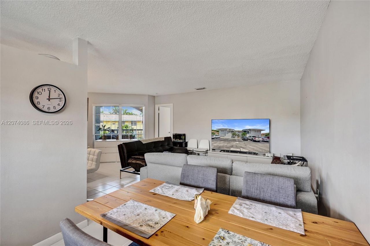 15645 SW 74th Cir Dr, Unit 6-5, Miami, FL 33193 Photo