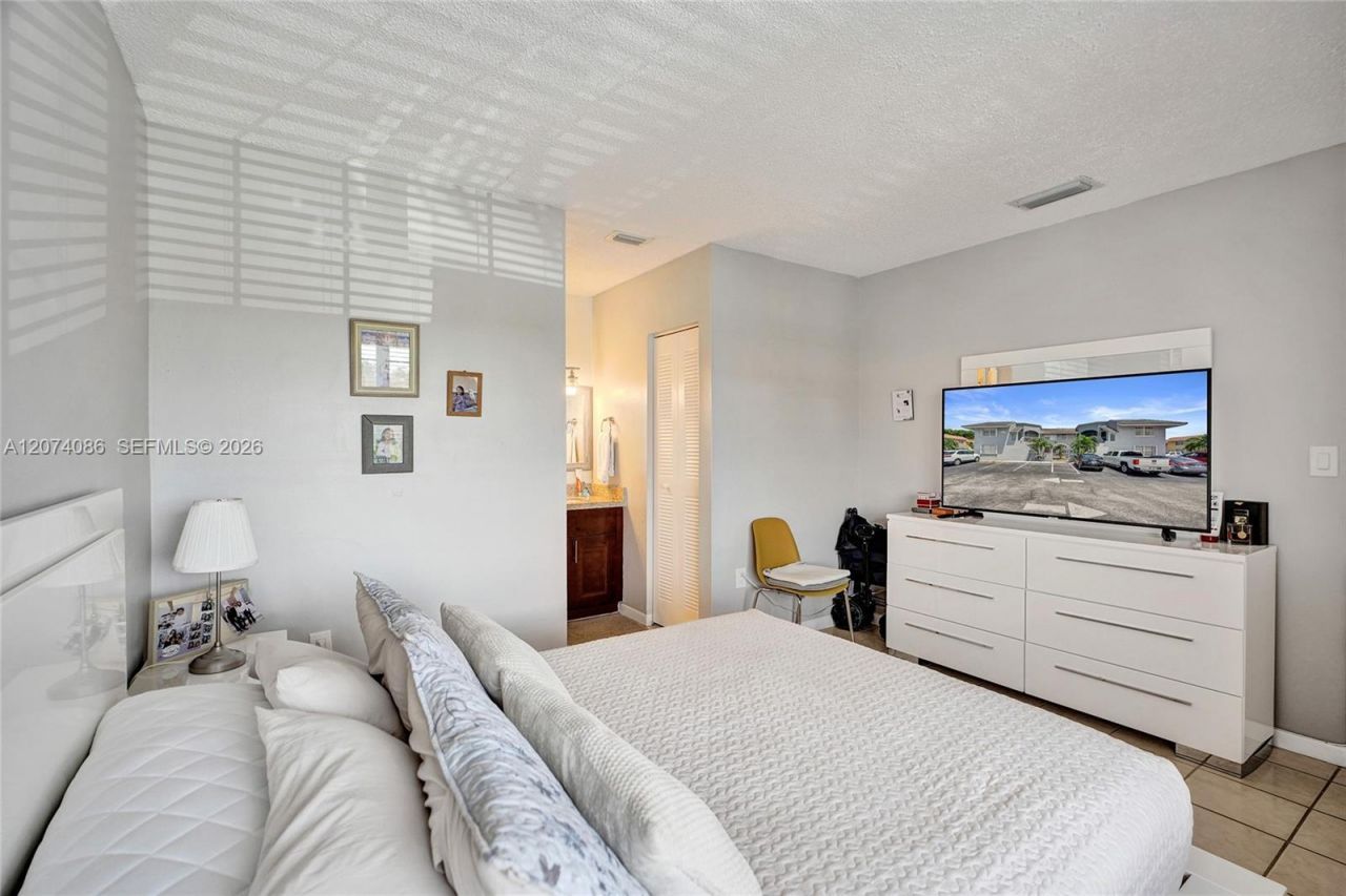 15645 SW 74th Cir Dr, Unit 6-5, Miami, FL 33193 Photo
