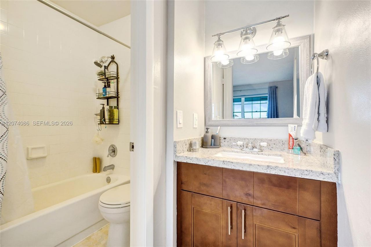 15645 SW 74th Cir Dr, Unit 6-5, Miami, FL 33193 Photo