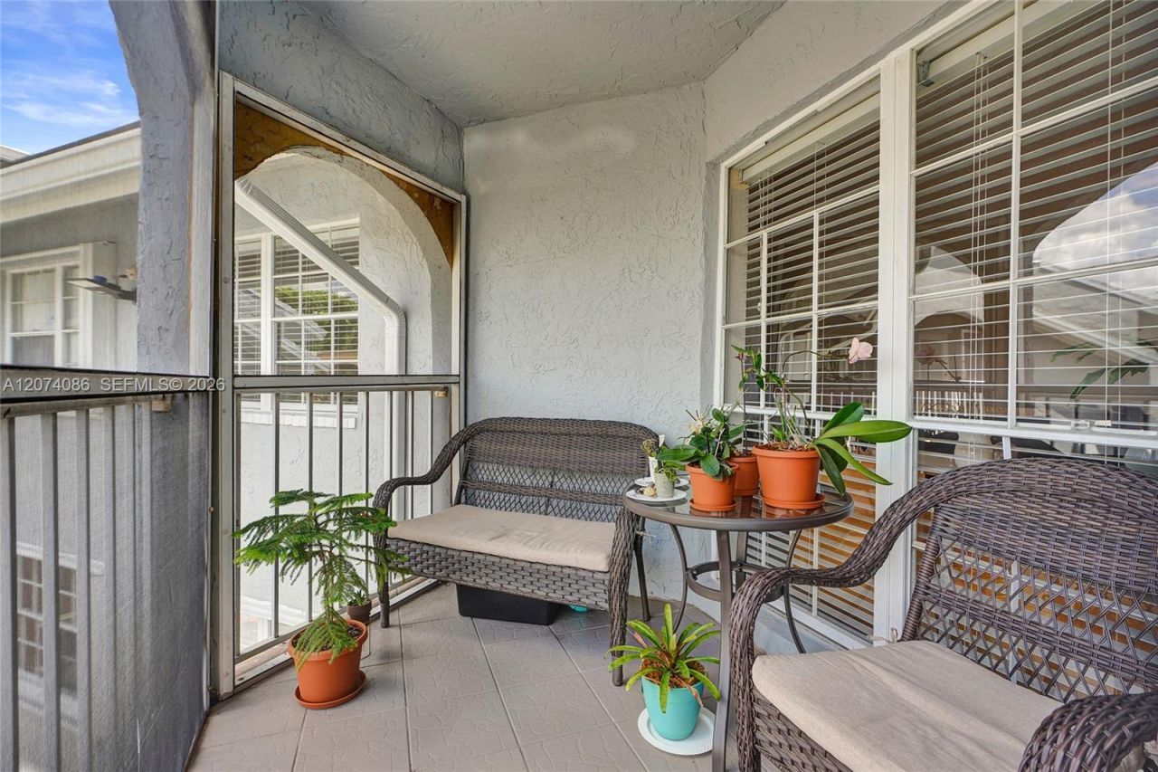 15645 SW 74th Cir Dr, Unit 6-5, Miami, FL 33193 Photo