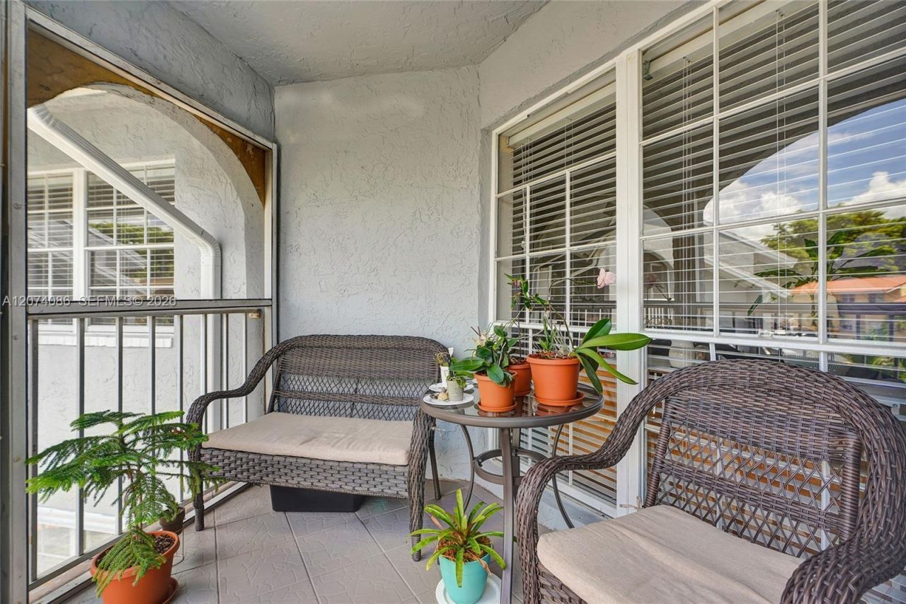 15645 SW 74th Cir Dr, Unit 6-5, Miami, FL 33193 Photo