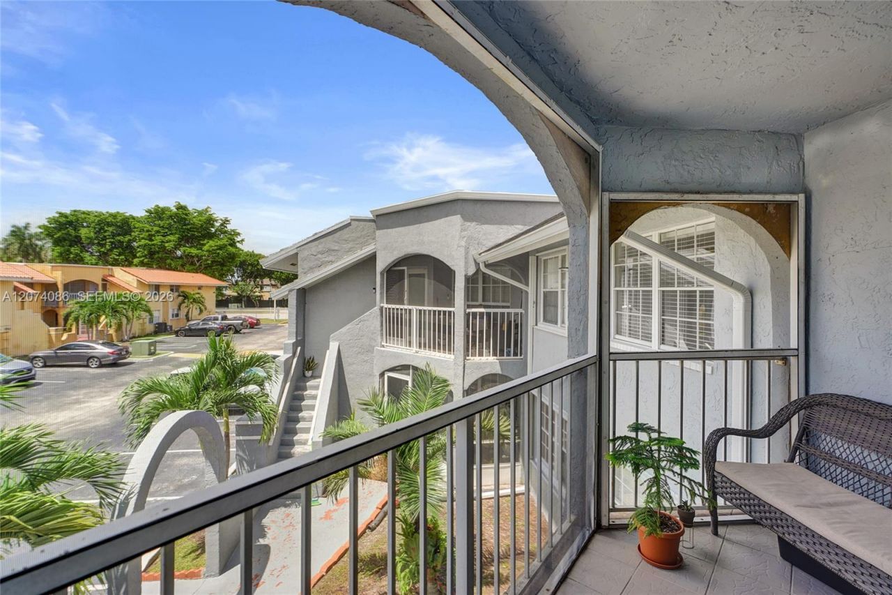 15645 SW 74th Cir Dr, Unit 6-5, Miami, FL 33193 Photo