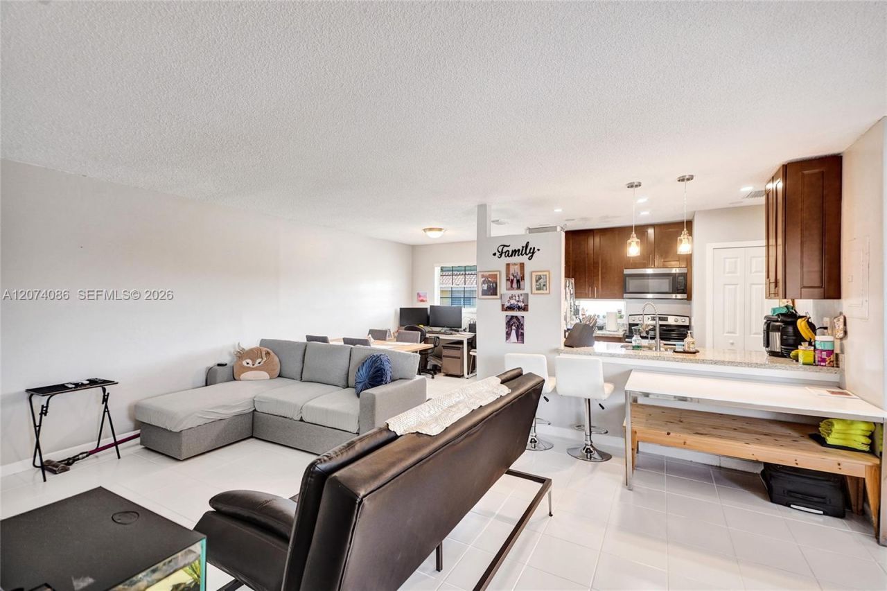 15645 SW 74th Cir Dr, Unit 6-5, Miami, FL 33193 Photo
