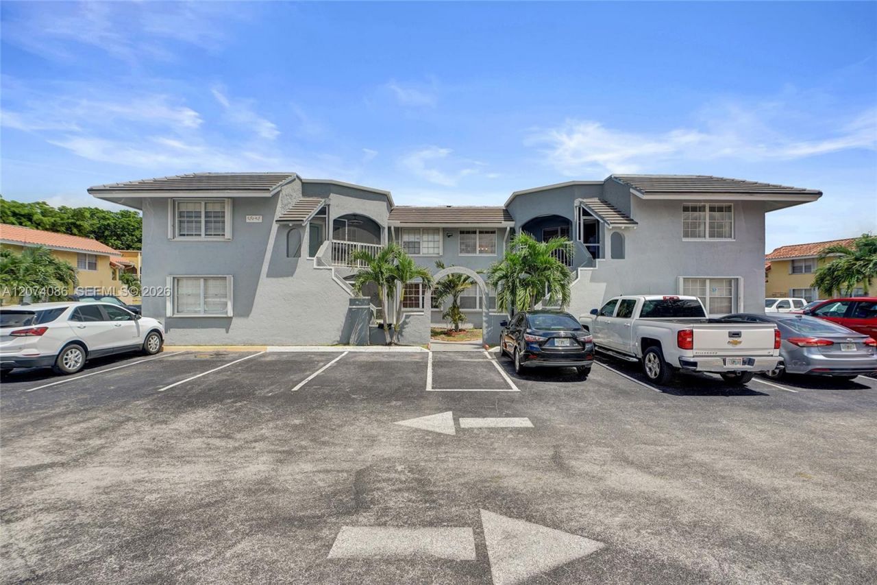 15645 SW 74th Cir Dr, Unit 6-5, Miami, FL 33193 Photo