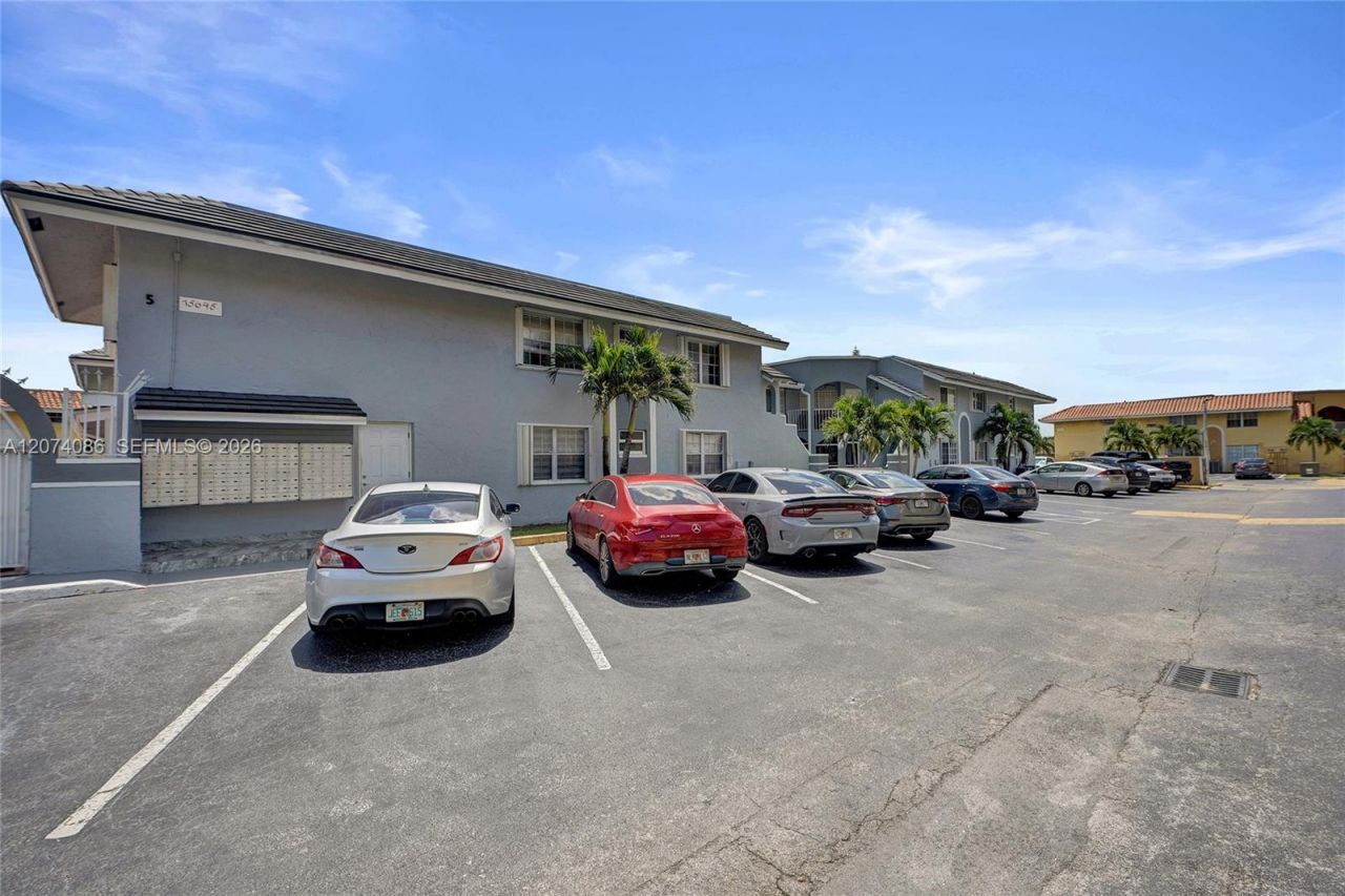 15645 SW 74th Cir Dr, Unit 6-5, Miami, FL 33193 Photo