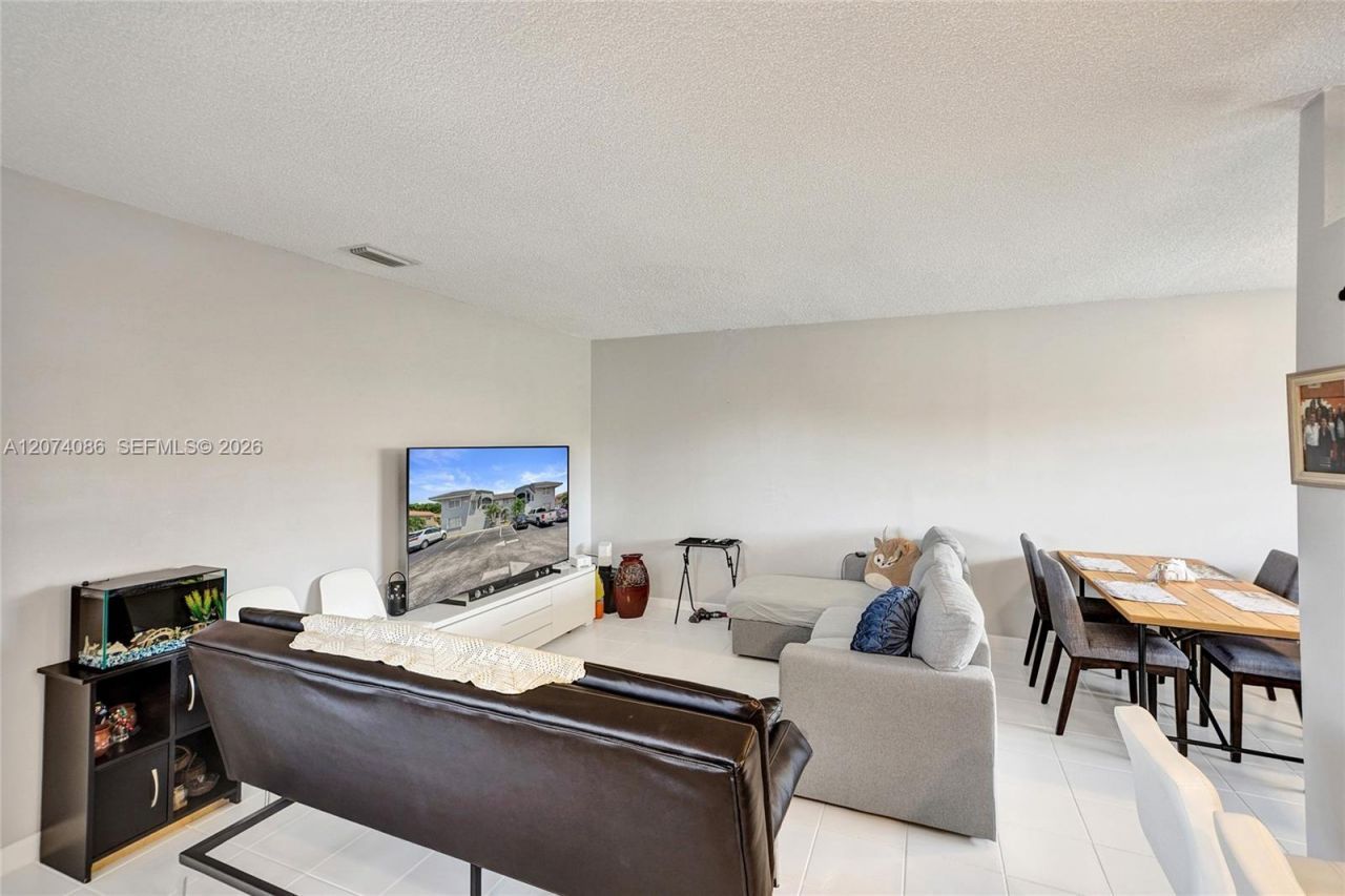 15645 SW 74th Cir Dr, Unit 6-5, Miami, FL 33193 Photo