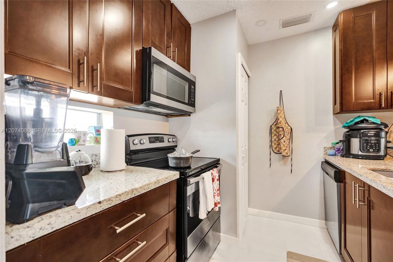 15645 SW 74th Cir Dr, Unit 6-5, Miami, FL 33193 Photo