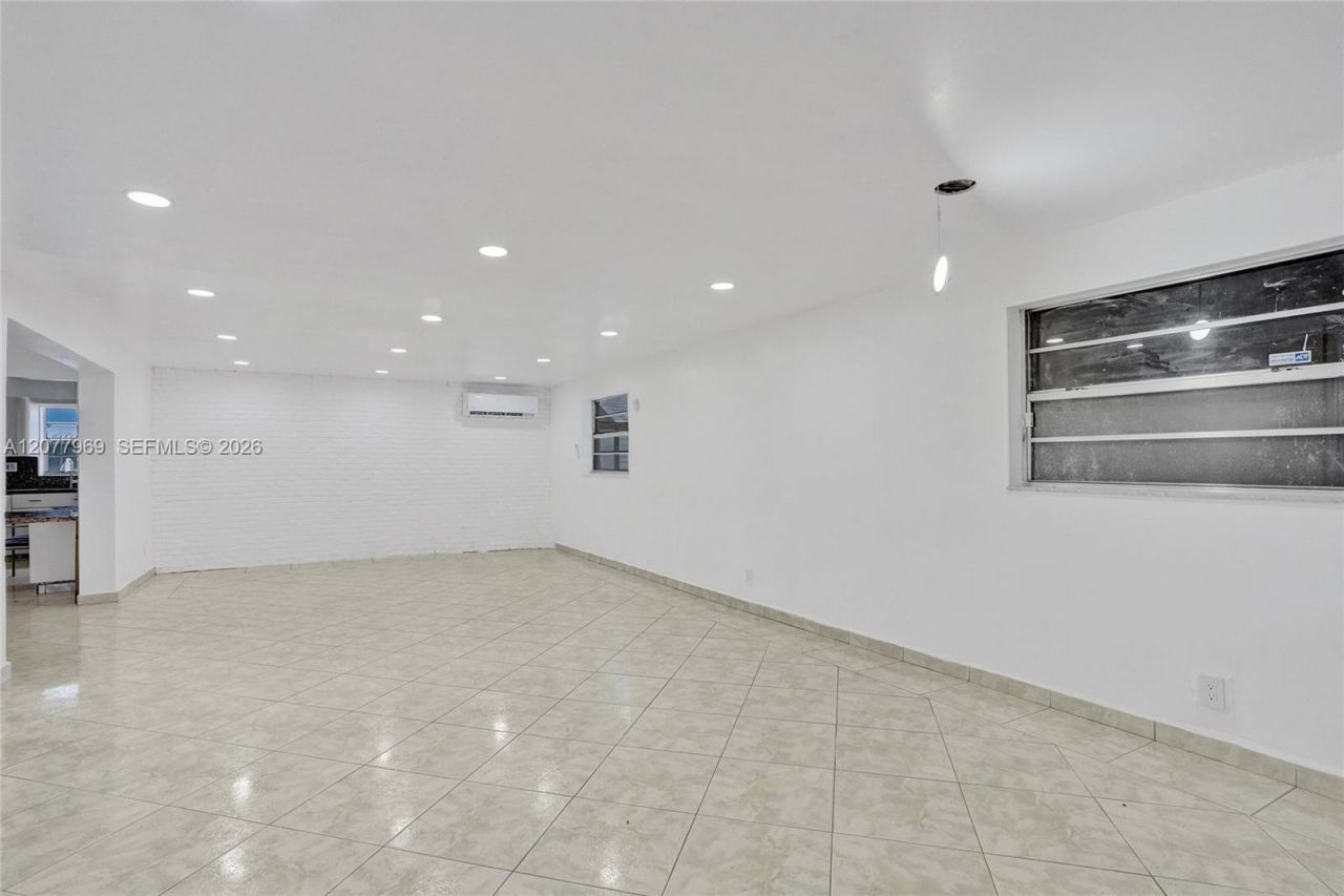 6761 Pershing St, Hollywood, FL 33024 Photo