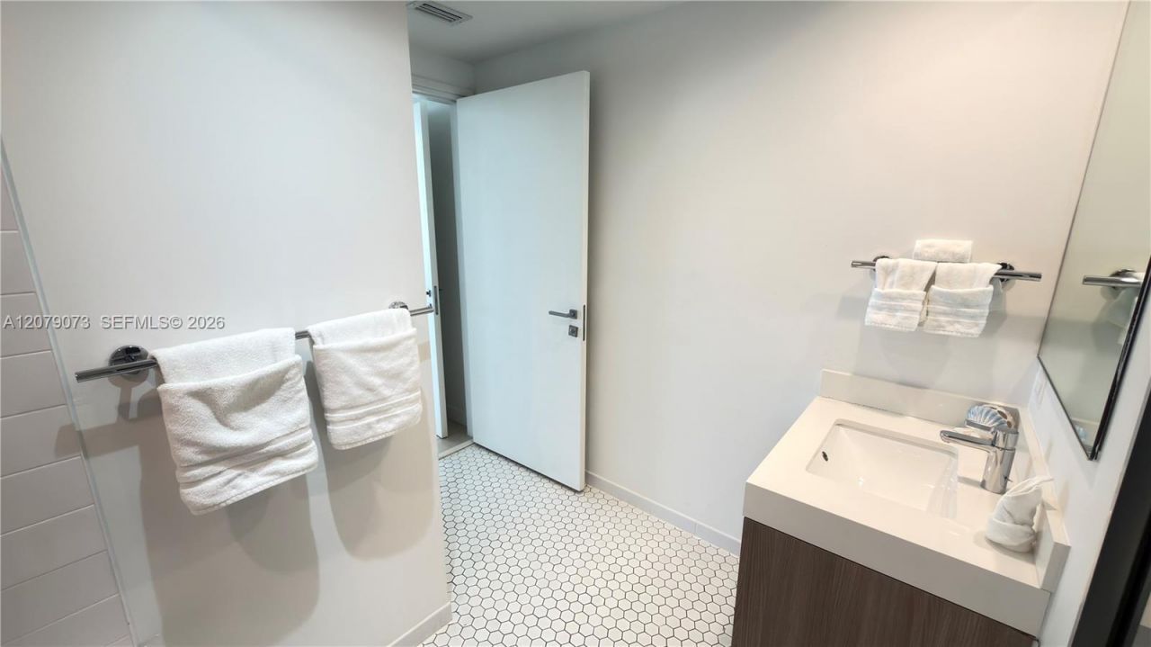 401 N Birch Rd , Unit 415, Fort Lauderdale, FL 33304 Photo