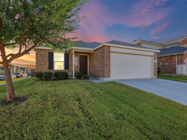 10101 Newtown Drive, Fort Worth, TX 76036