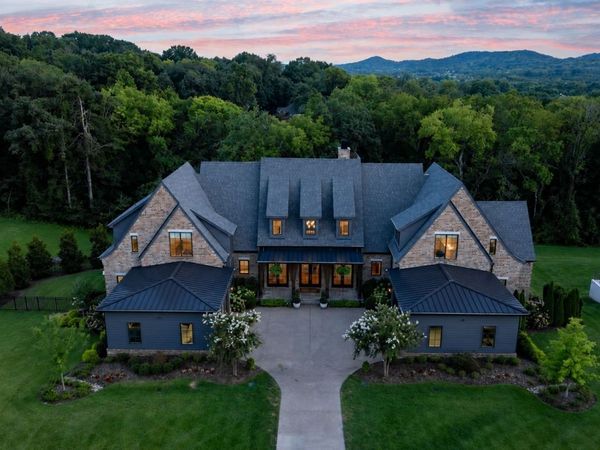 9289 Fordham Dr, Brentwood, TN 37027