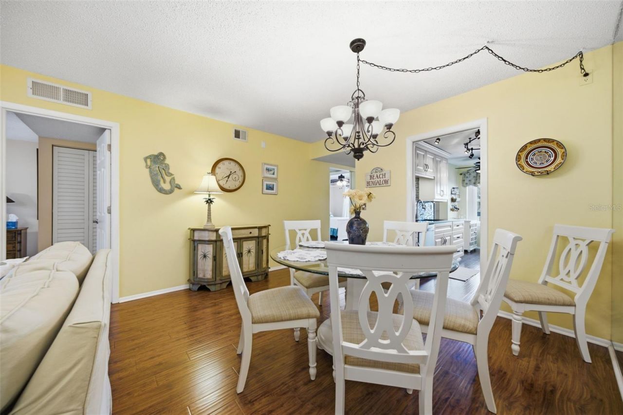 435 30th Avenue W, Unit D206, Bradenton, FL 34205 Photo