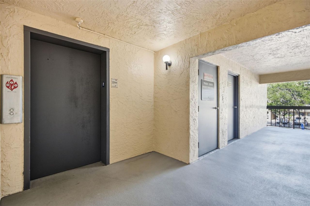 435 30th Avenue W, Unit D206, Bradenton, FL 34205 Photo