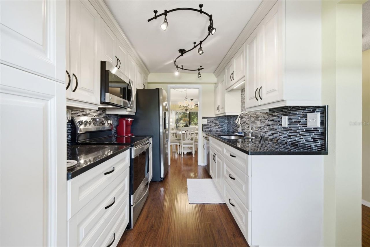 435 30th Avenue W, Unit D206, Bradenton, FL 34205 Photo