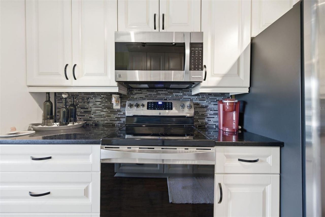 435 30th Avenue W, Unit D206, Bradenton, FL 34205 Photo