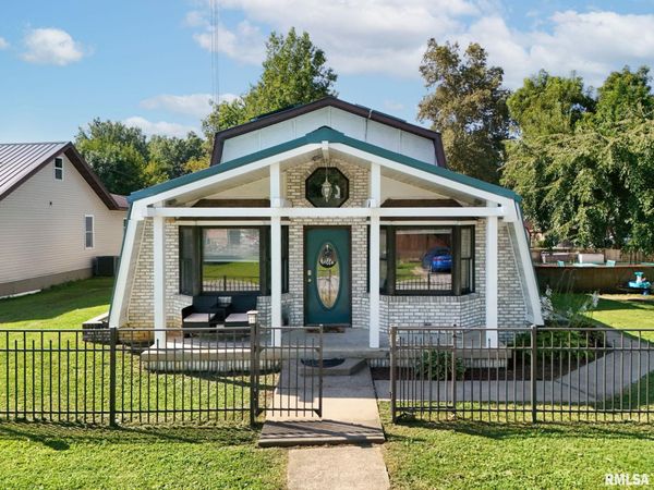 1206 W OAK Street, West Frankfort, IL 62986