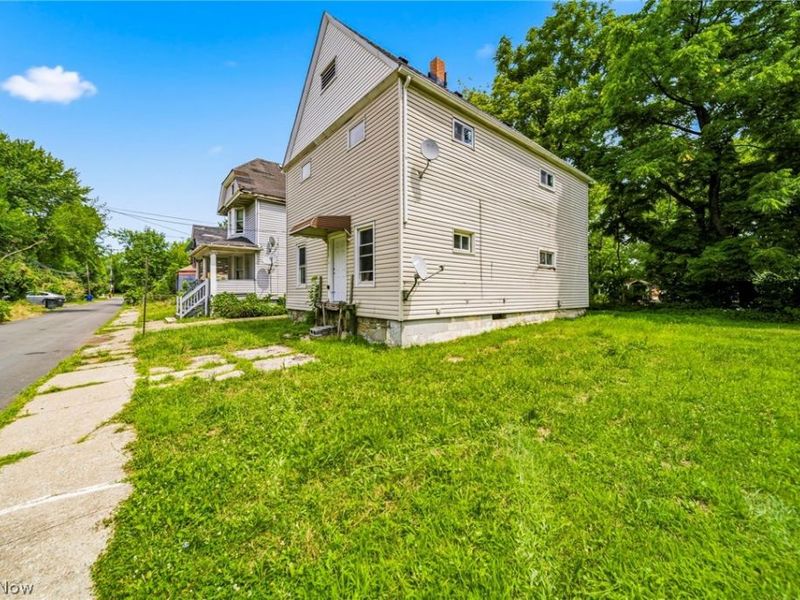3257 E 56th Place, Cleveland, OH 44127 Photo 2