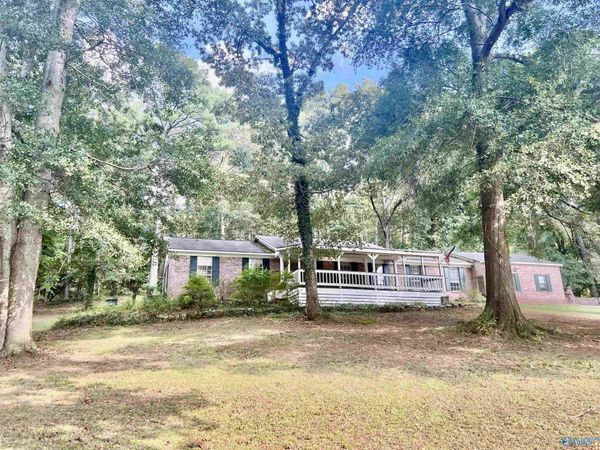 2000 Westwood Circle, Hartselle, AL 35640