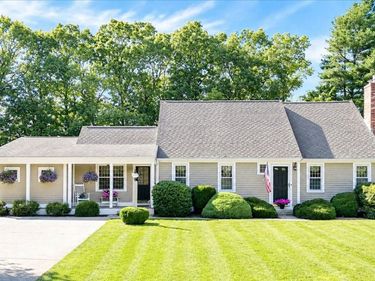 3 Copper Beech Dr, Kingston, MA 02364