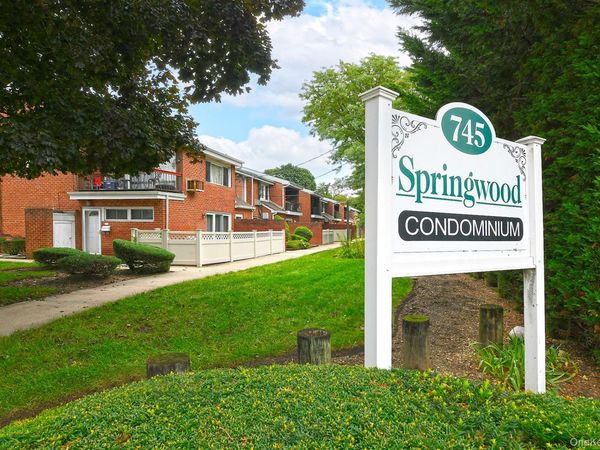 745 Conklin Street, Unit 18, Farmingdale, NY 11735