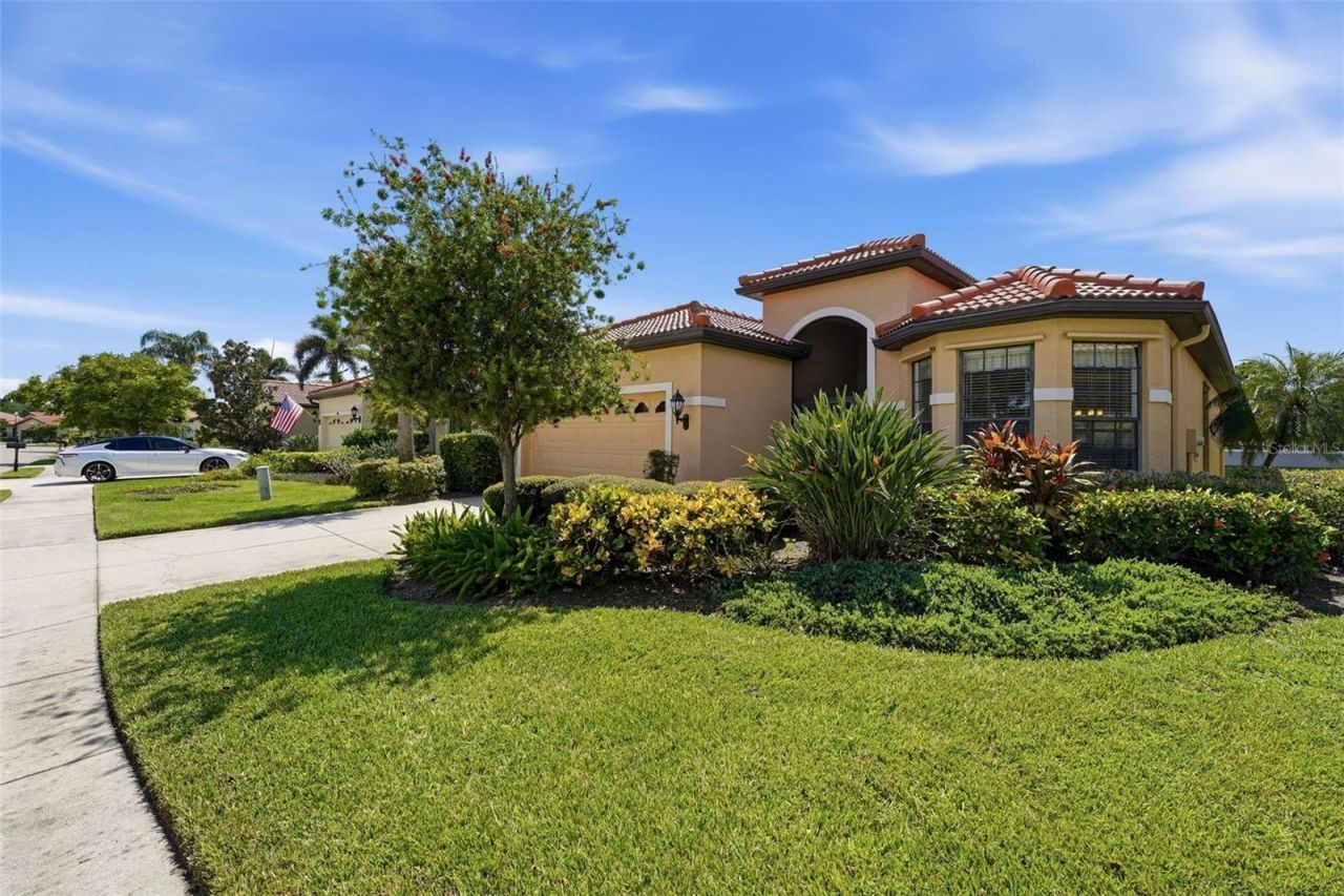 8155 Stirling Falls Circle, Sarasota, FL 34243 Main Photo