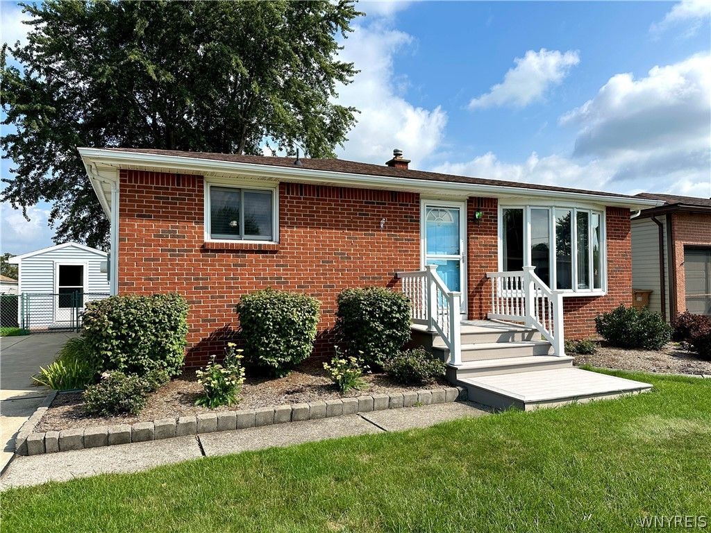 104 Castlewood Drive, Buffalo, NY 14227 Main Photo