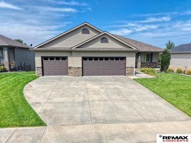 7321 Hidden Valley Drive, Lincoln, NE 68526