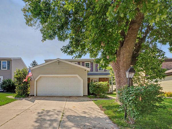 520 Dover Drive , Roselle, IL 60172