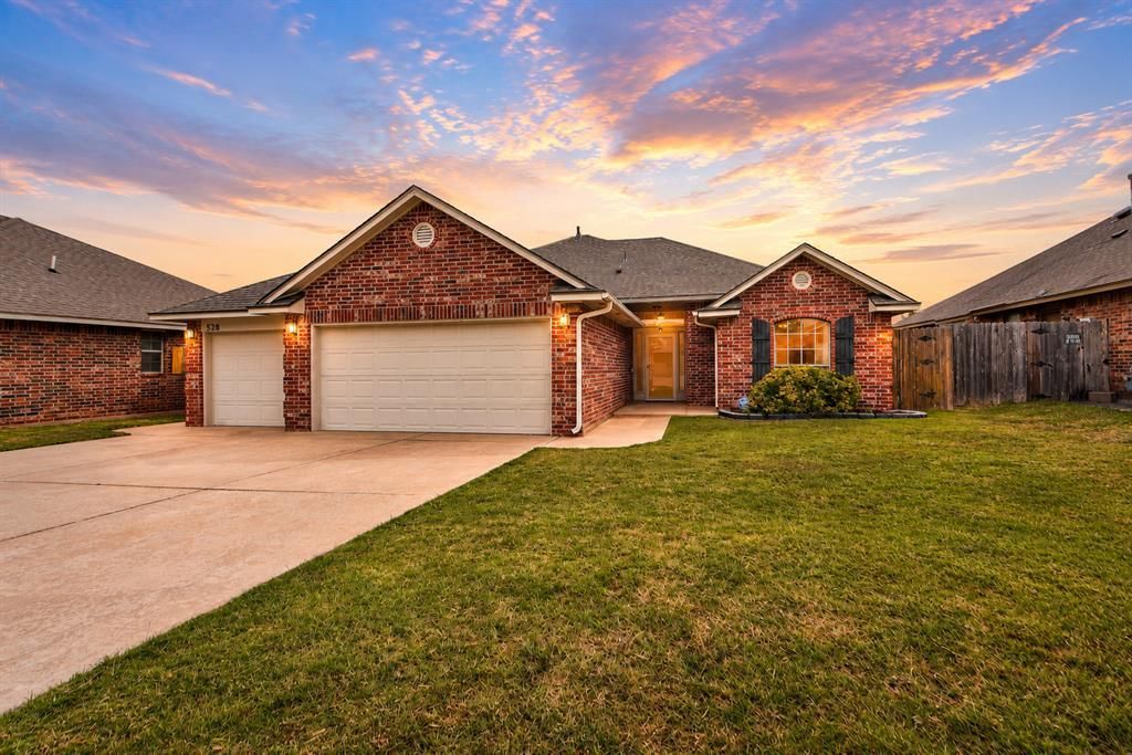 528 Loyd Lane, Moore, OK 73160 Main Photo