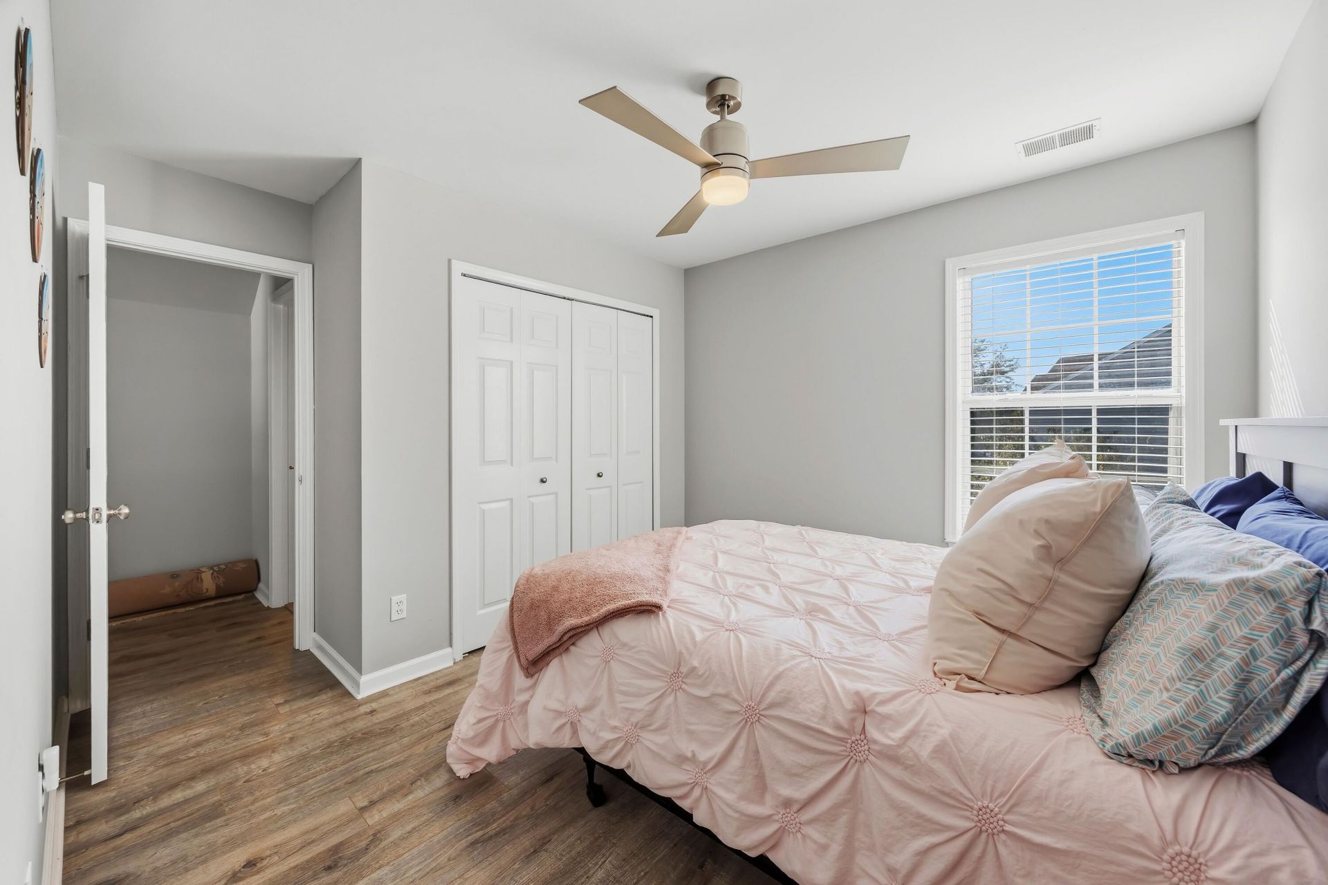 163 Oakesdale Drive Photo 34