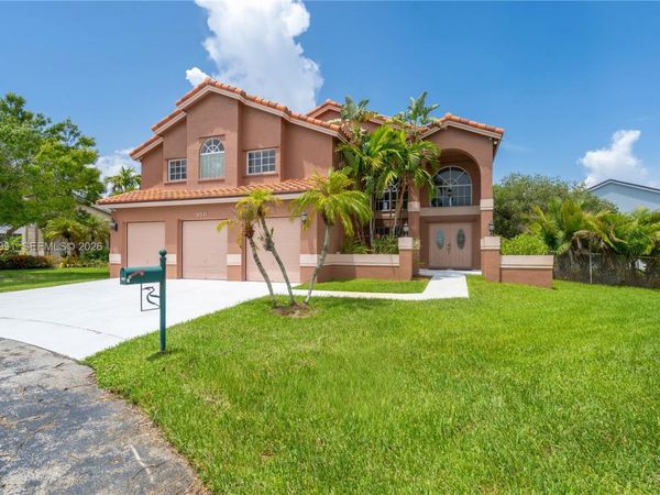 950 NW 197th Ter , Pembroke Pines, FL 33029