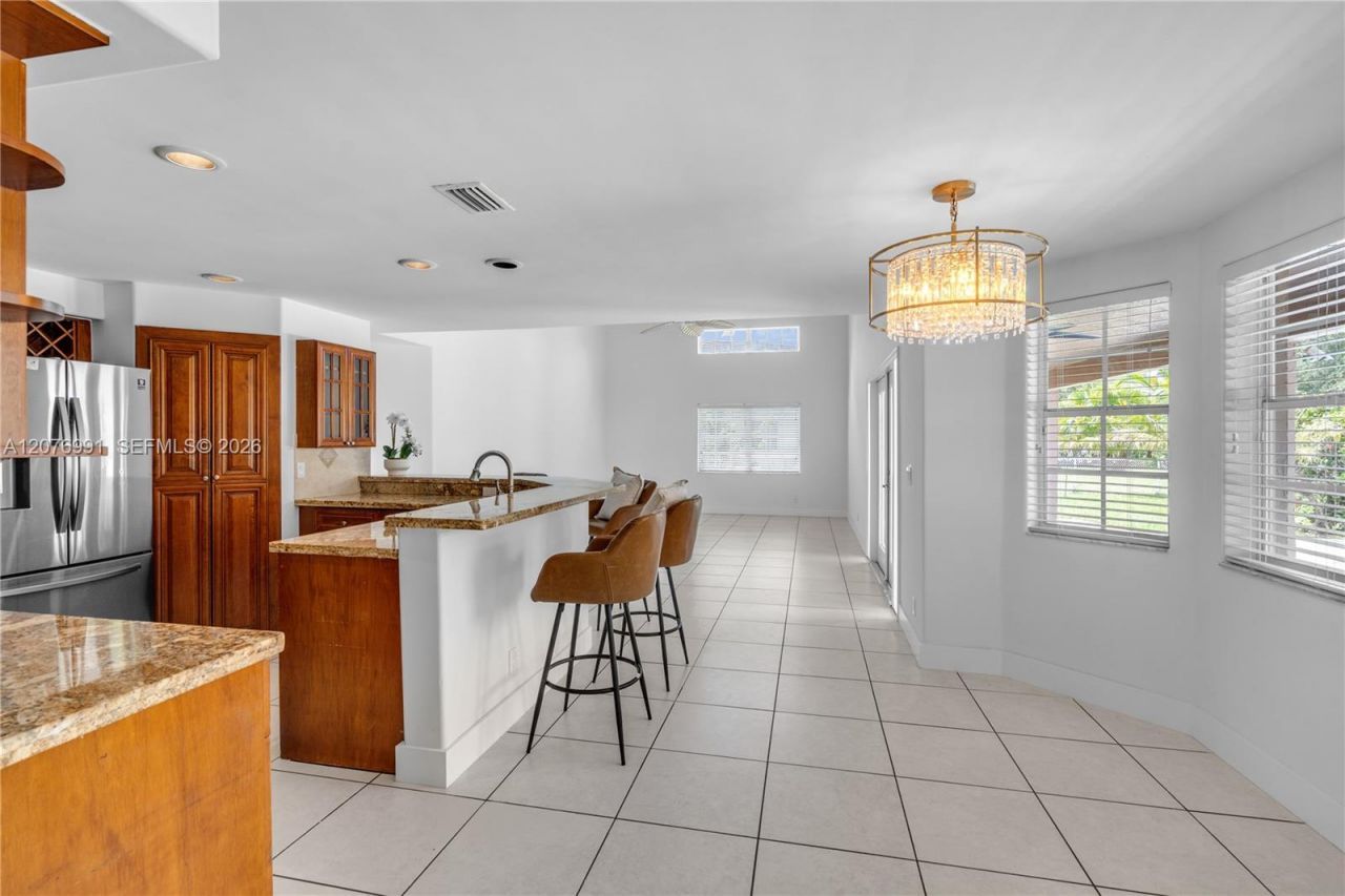 950 NW 197th Ter , Pembroke Pines, FL 33029 Photo