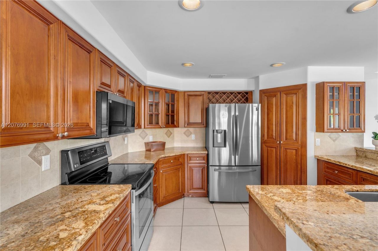 950 NW 197th Ter , Pembroke Pines, FL 33029 Photo