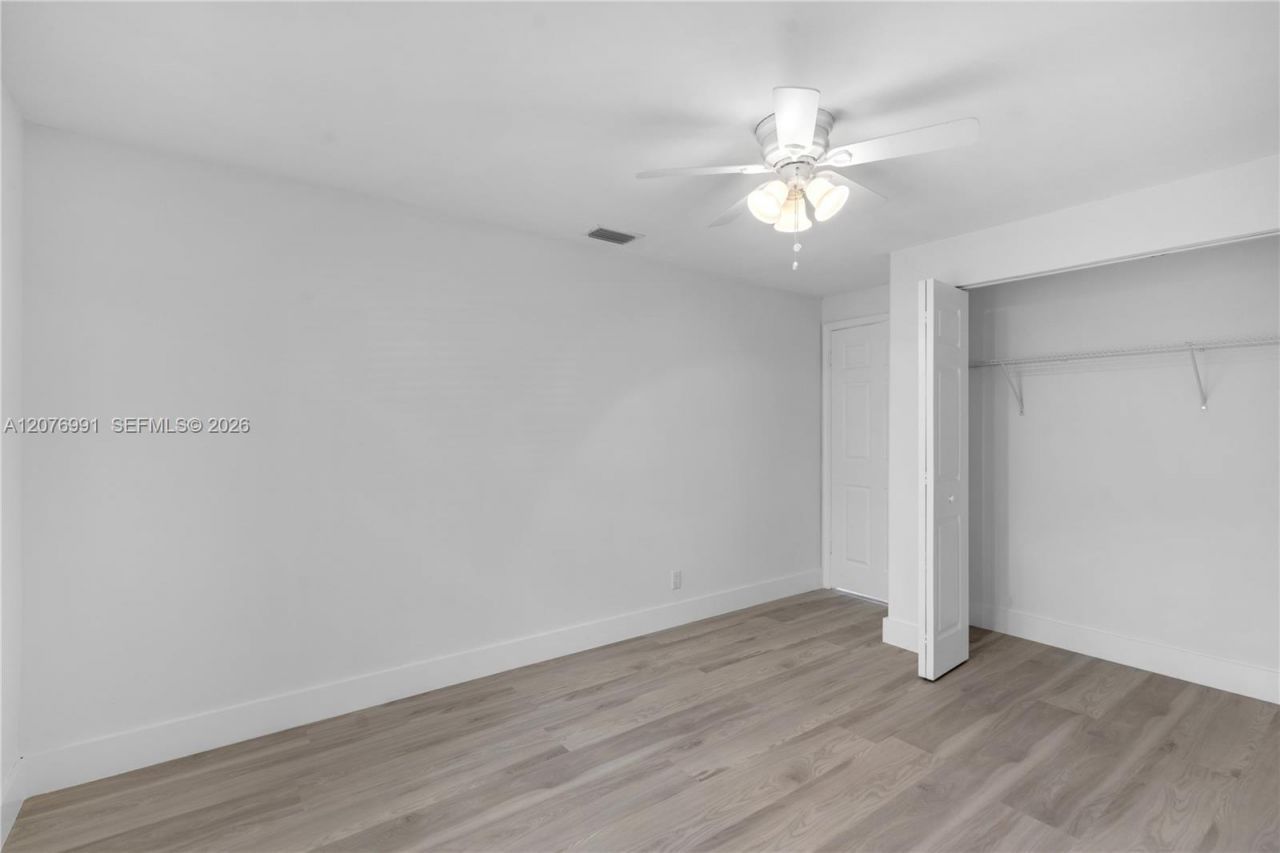 950 NW 197th Ter , Pembroke Pines, FL 33029 Photo
