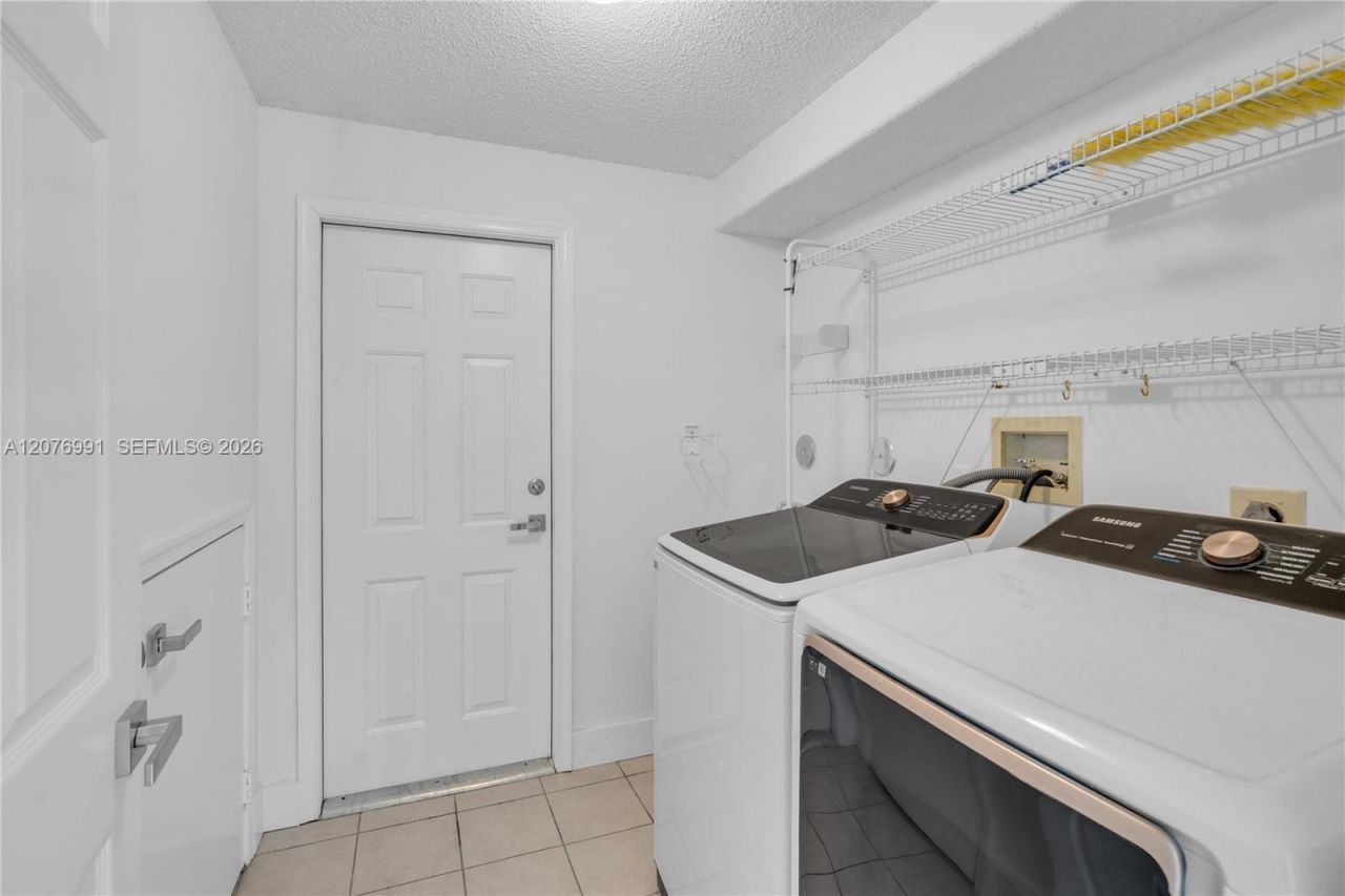 950 NW 197th Ter , Pembroke Pines, FL 33029 Photo