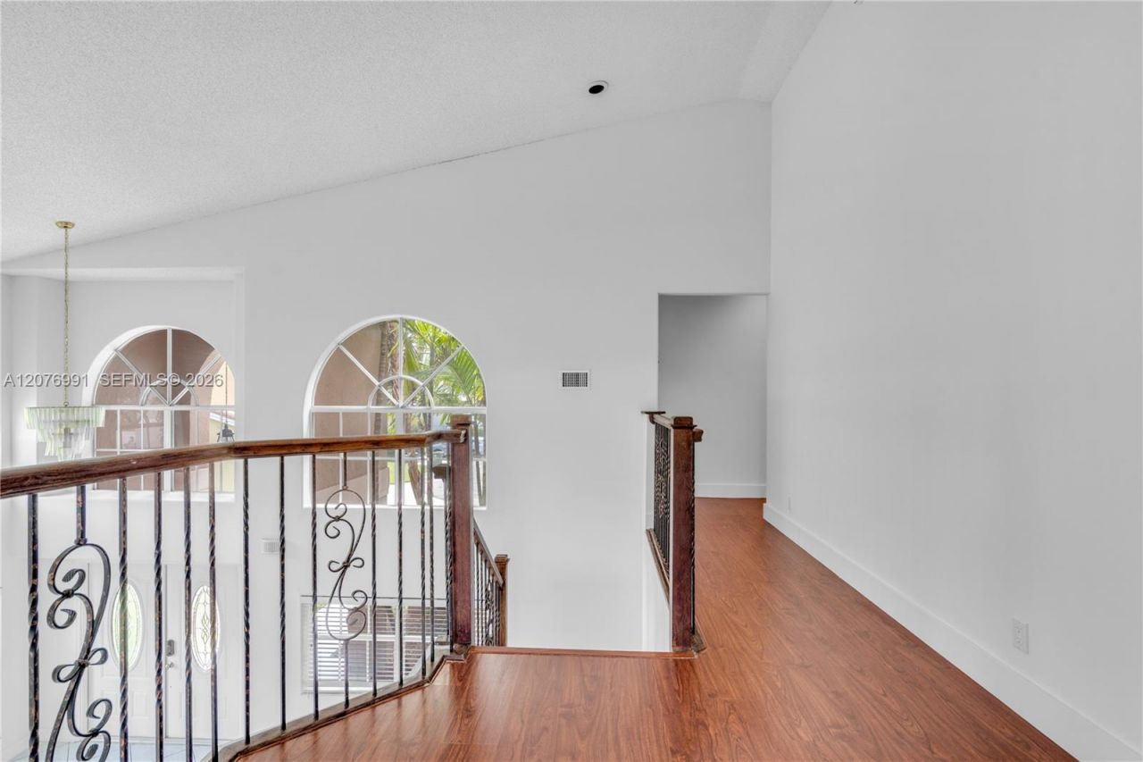950 NW 197th Ter , Pembroke Pines, FL 33029 Photo