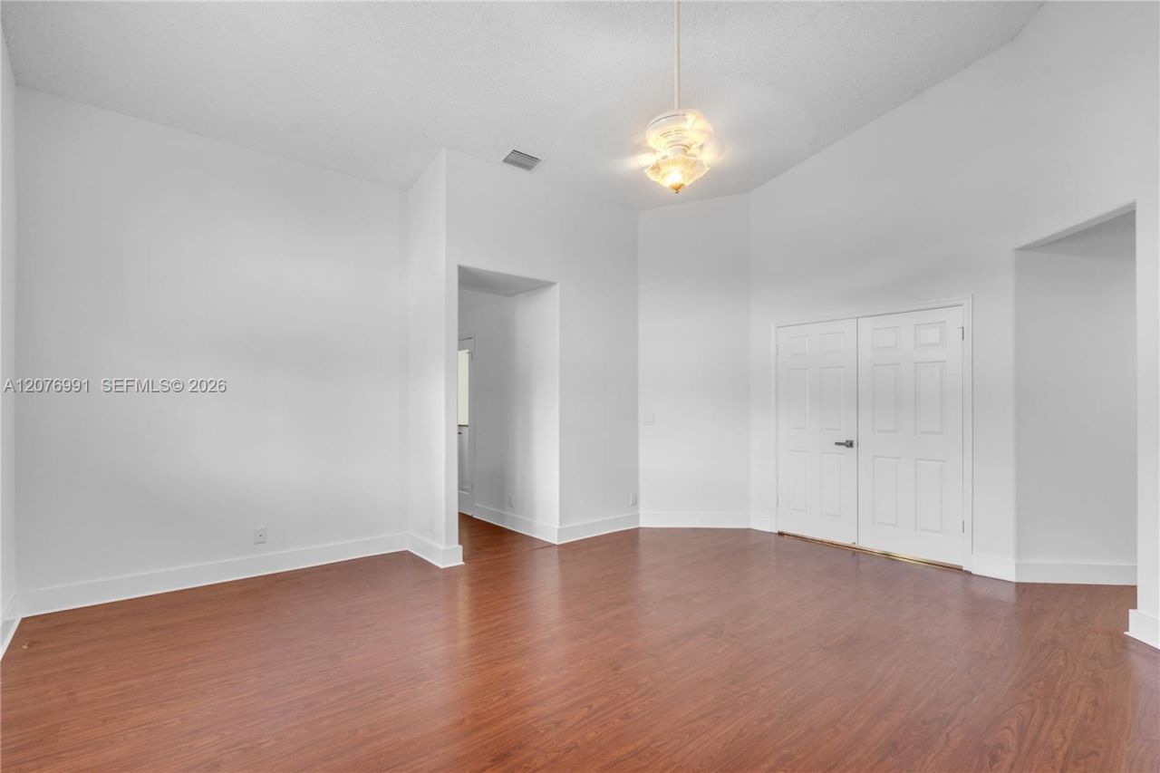 950 NW 197th Ter , Pembroke Pines, FL 33029 Photo