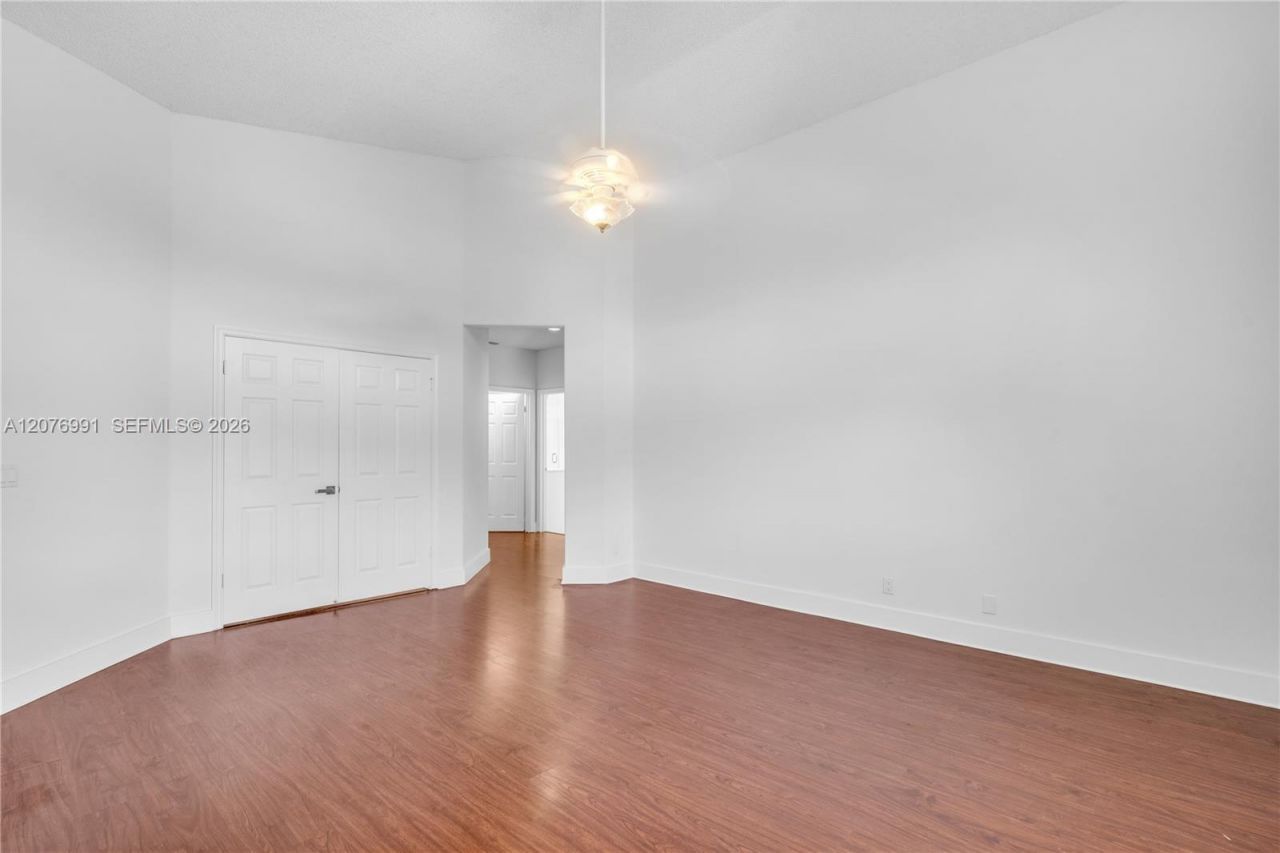 950 NW 197th Ter , Pembroke Pines, FL 33029 Photo
