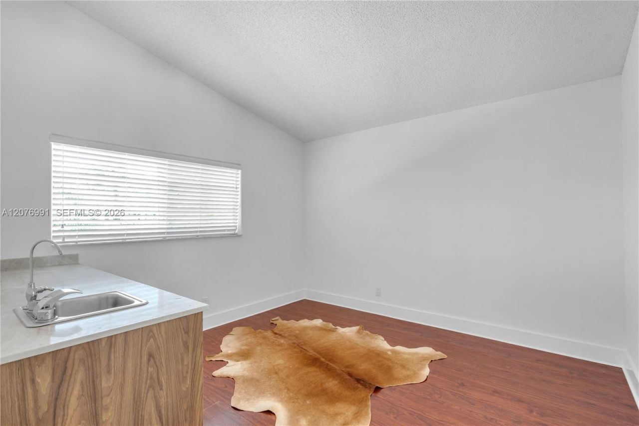 950 NW 197th Ter , Pembroke Pines, FL 33029 Photo