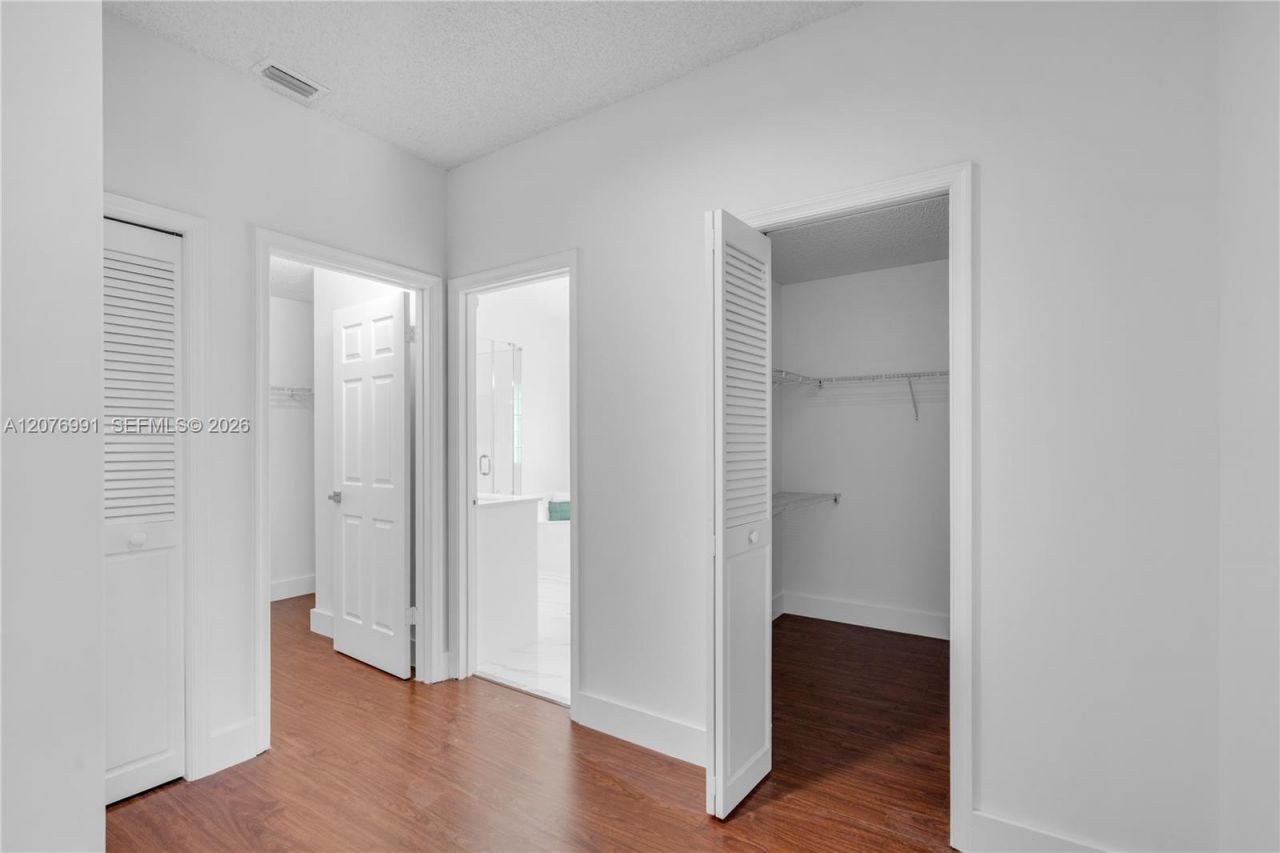950 NW 197th Ter , Pembroke Pines, FL 33029 Photo
