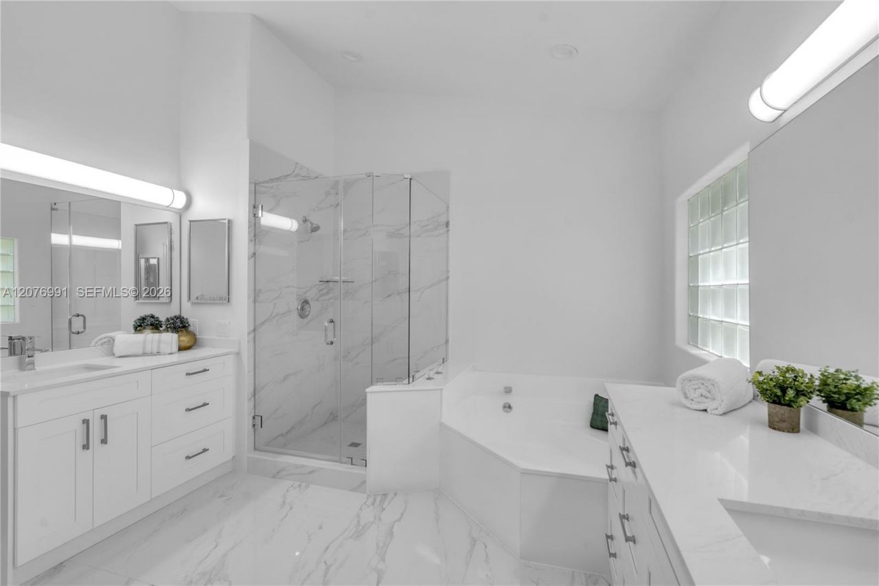 950 NW 197th Ter , Pembroke Pines, FL 33029 Photo
