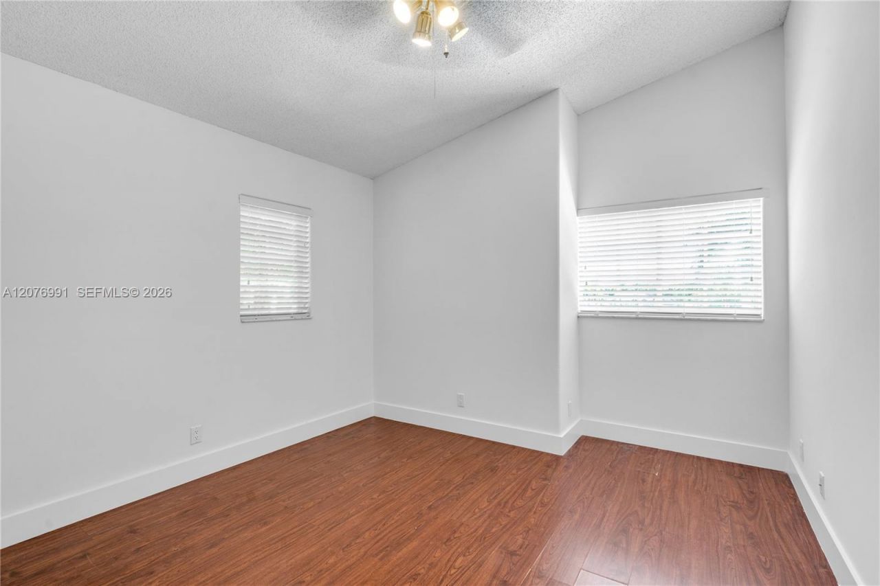 950 NW 197th Ter , Pembroke Pines, FL 33029 Photo