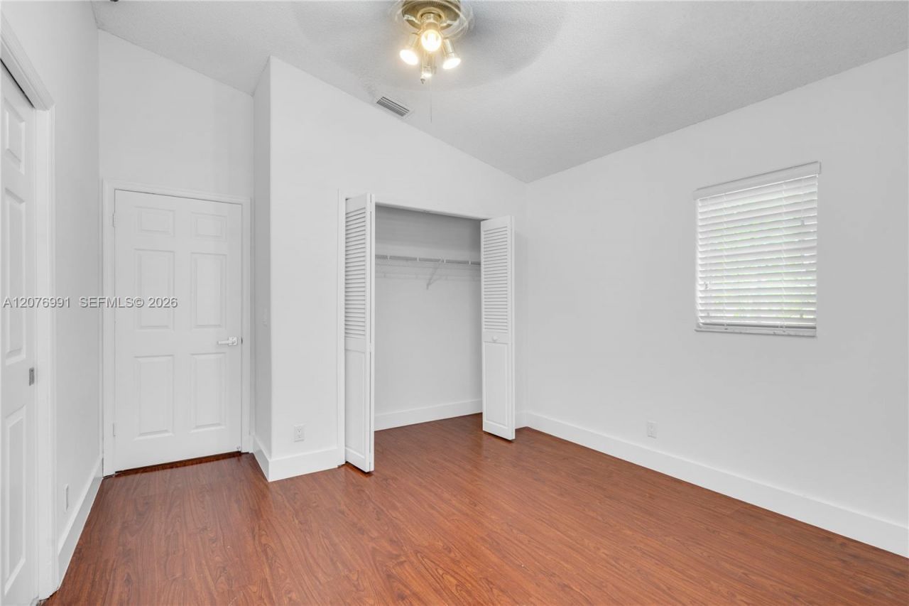 950 NW 197th Ter , Pembroke Pines, FL 33029 Photo