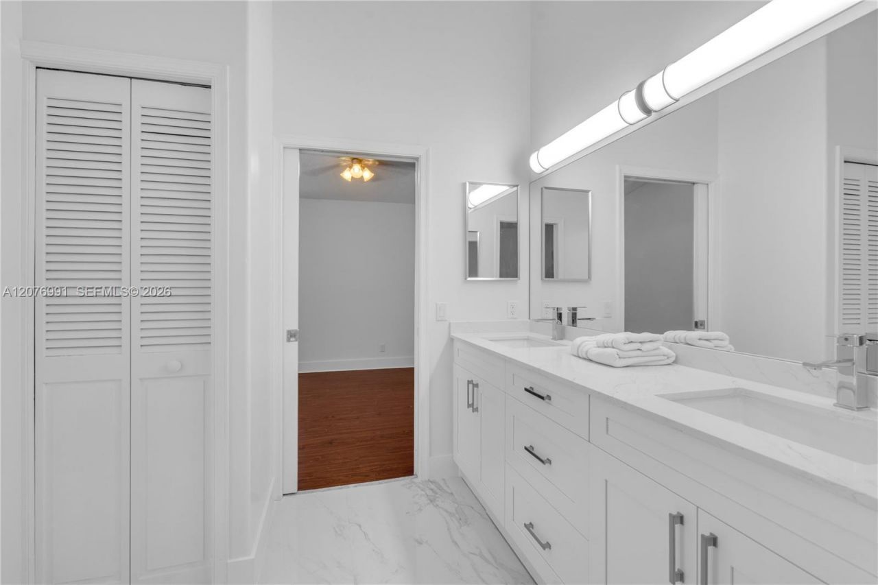 950 NW 197th Ter , Pembroke Pines, FL 33029 Photo