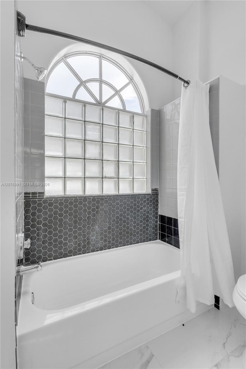 950 NW 197th Ter , Pembroke Pines, FL 33029 Photo